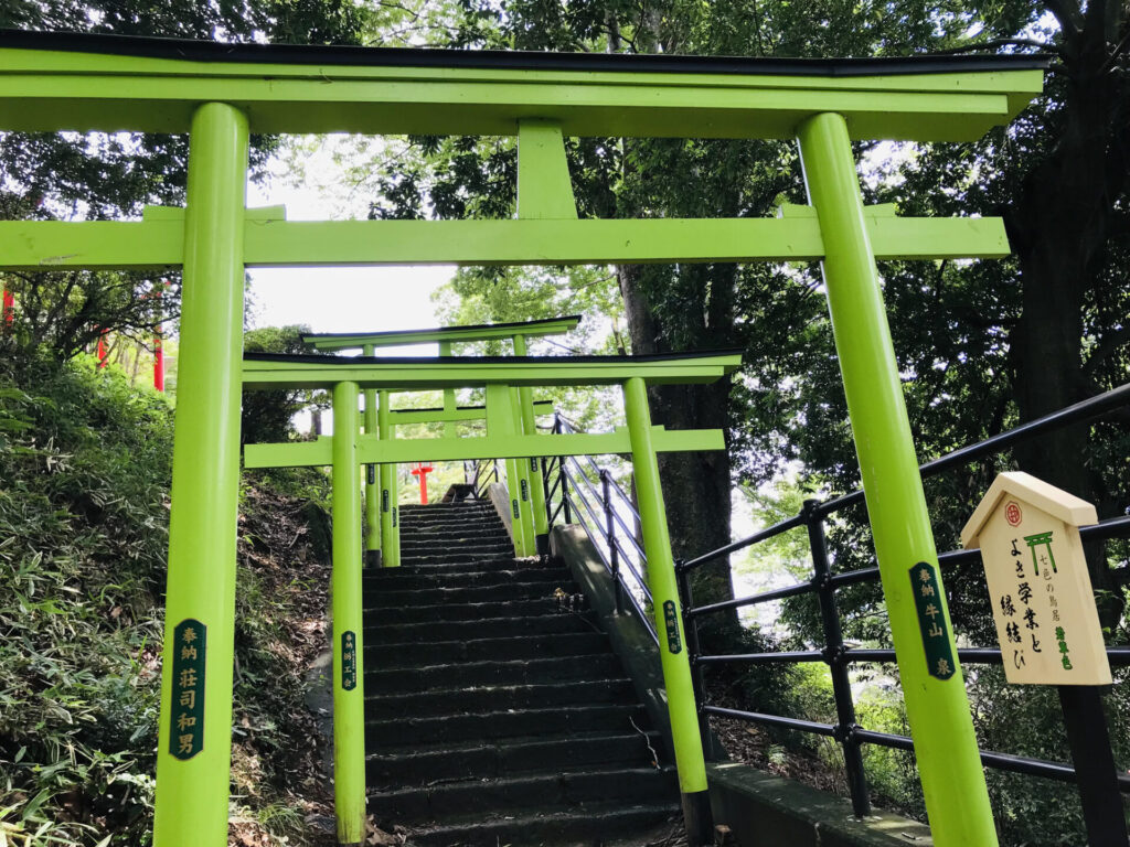 織姫神社の七色の鳥居