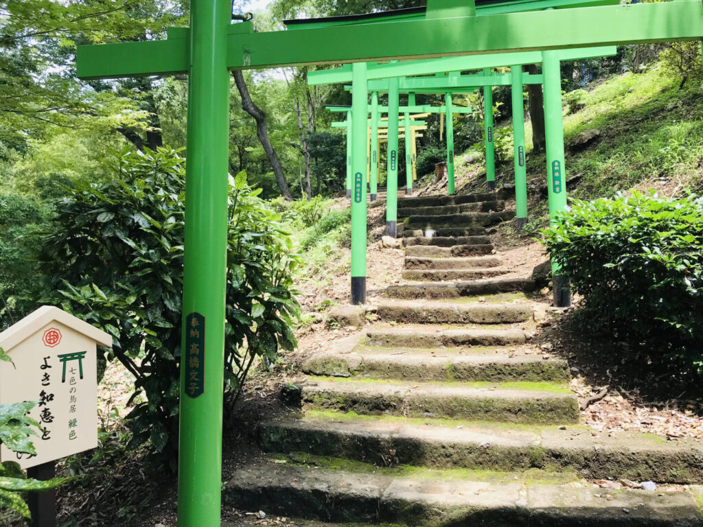 織姫神社の七色の鳥居